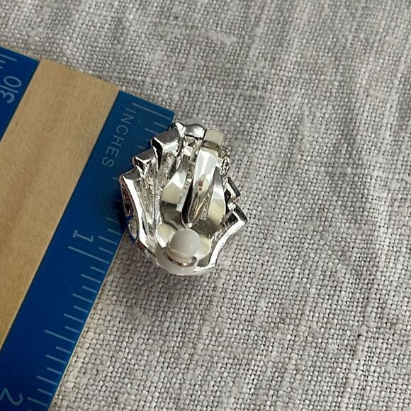 Vintage Avon rhinestone black enamel clip earrings - Picture 6 of 7